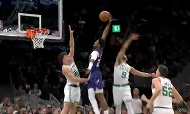 开云中国官网-米勒径直杀入禁区上演精彩隔人暴扣，随后手腕不适下场休息