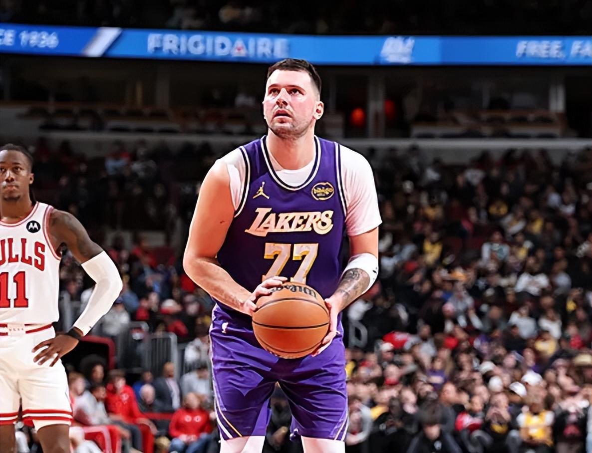 开云权威入口-湖人入正轨！东契奇合理出手盘活全队，各配角攻守齐爆侵略性拉满